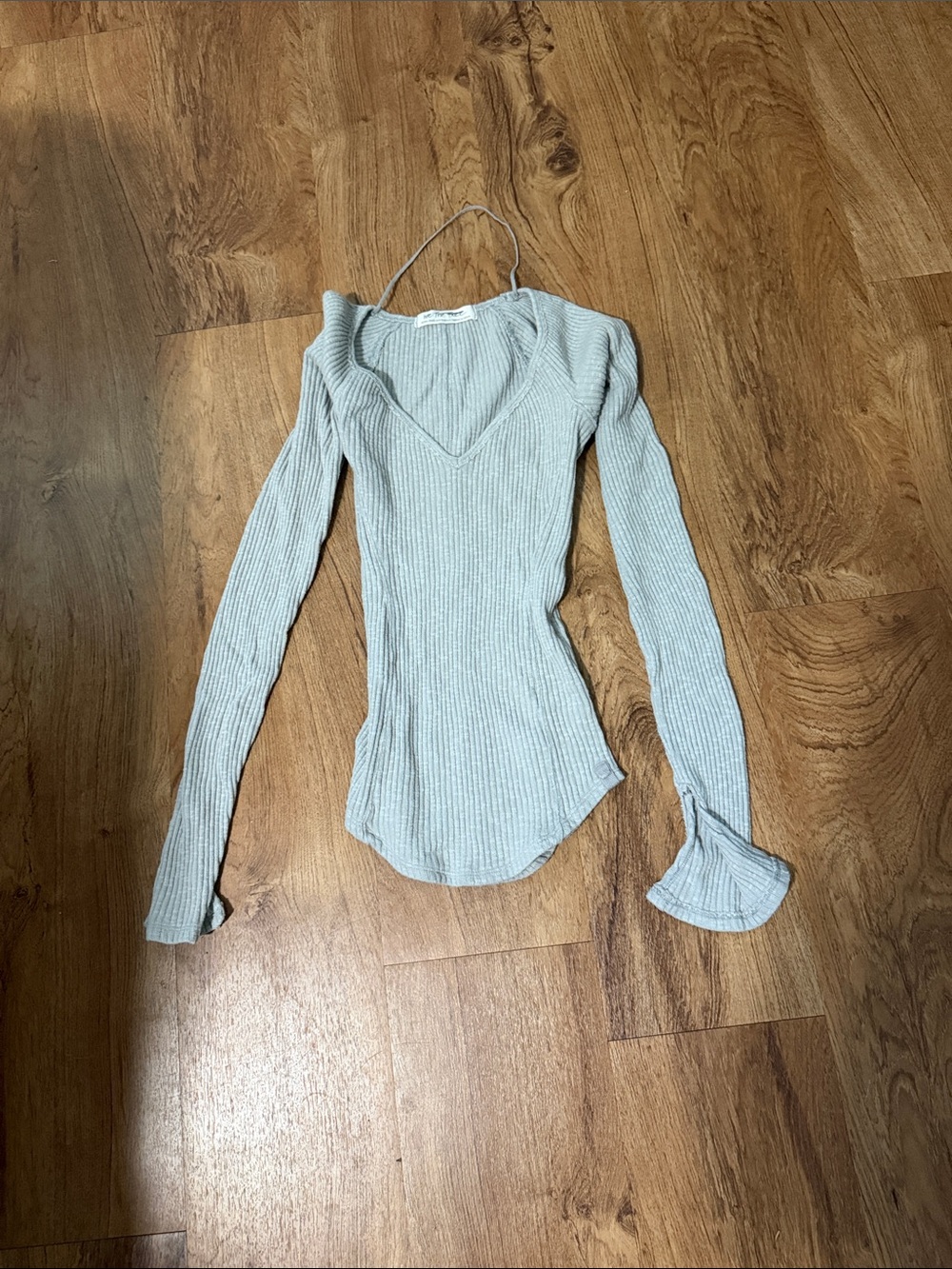 We The Free Light Gray Ribbed V‑Neck Long Sleeve Top